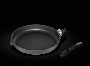 ماهیتابه نچسب دسته بازشو کد ۵۲۶z با قطر ۲۶ و ارتفاع ۵ سانتی‌متر مناسب پخت کو کو با قابلیت قرار دادن در فر با درجه حرارت نامحدود