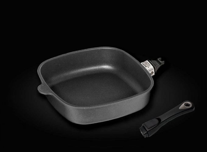 ماهیتابه نچسب مربع دسته بازشو کد E246z با اضلاع ۲۴ در ۲۴ و ارتفاع ۶ سانتی‌متر مناسب طبخ غذاهای رژیمی مانند بورانی اسفناج و نرگسی با قابلیت قرار دادن در فر با درجه حرارت نامحدود