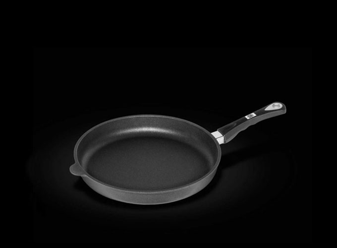 ماهیتابه دسته ثابت کد 520 با قطر 20 و ارتفاع 5 سانتی‌متر مناسب پخت نیمرو دو نفر با قابلیت قرار دادن در فر تا 240 درجه سانتی گراد