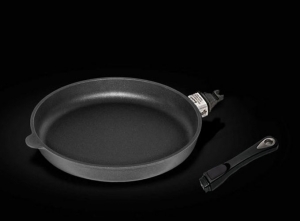 ماهیتابه کد ۵۲۸z با قطر ۲۸ و ارتفاع ۵ سانتی‌متر مناسب پخت ته چین با قابلیت قرار دادن در فر با درجه حرارت نامحدود