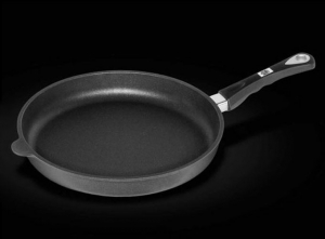 ماهیتابه کد ۵۳۲ با قطر ۳۲ و ارتفاع ۵ سانتی‌متر مناسب پخت پیتزا و نان با قابلیت قرار دادن در فر تا ۲۴۰ درجه سانتی گراد