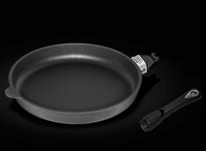 ماهیتابه کد ۵۳۲z با قطر ۳۲ و ارتفاع ۵ سانتی‌متر مناسب پخت پیتزا و نان با قابلیت قرار دادن در فر با درجه حرارت نامحدود