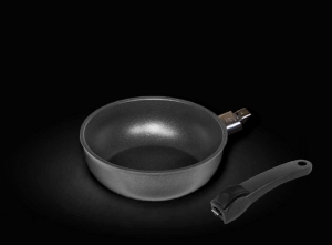 وک نچسب دسته باز شو کد 620Z با قطر 20 و ارتفاع 7 سانتی‌متر مناسب سرخ کردن غرقابی فلافل با روغن کم با قابلیت قرار دادن در فر با درجه حرارت نامحدود برند AMT Gastroguss ساخت آلمان Wok بهترین قابلمه دنیا